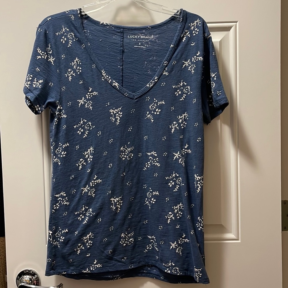Lucky Brand V-Neck Short Sleeve Shirt, Blue, size small